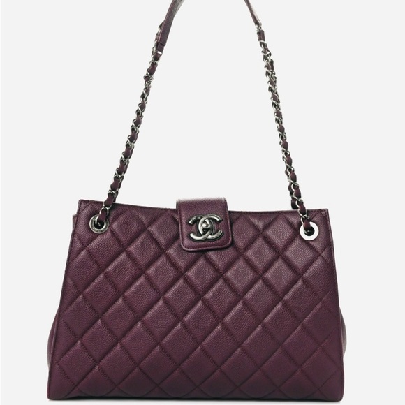 CHANEL TOTE - Picture 9 of 13